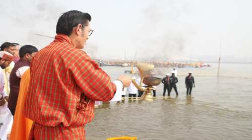 Bhutan's King Jigme Khesar Namgyel Wangchuck and UP CM Yogi Adityanath performed Aarti at Triveni Sangam