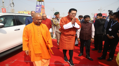 Bhutan's King Jigme Khesar Namgyel Wangchuck and UP CM Yogi Adityanath performed Aarti at Triveni Sangam