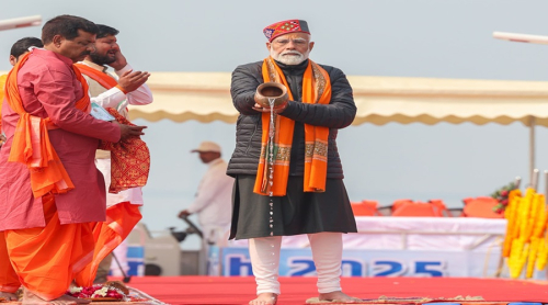 PM Modi takes holy dip at Triveni Sangam amidst Vedic chants, emphasizing unity