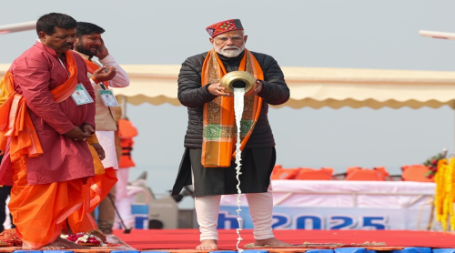 PM Modi takes holy dip at Triveni Sangam amidst Vedic chants, emphasizing unity