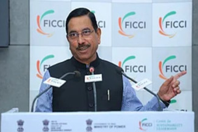 India's Solar Power Capacity Reaches 100 GW