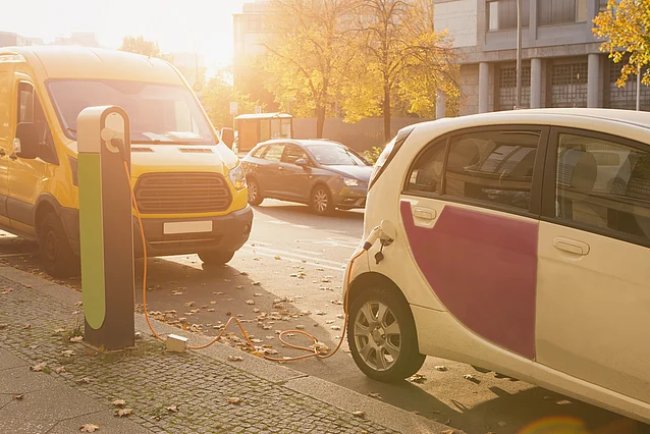 Delhi Registers First Electric Gramin Sewa Vehicle, Marking a Milestone in Green Mobility
