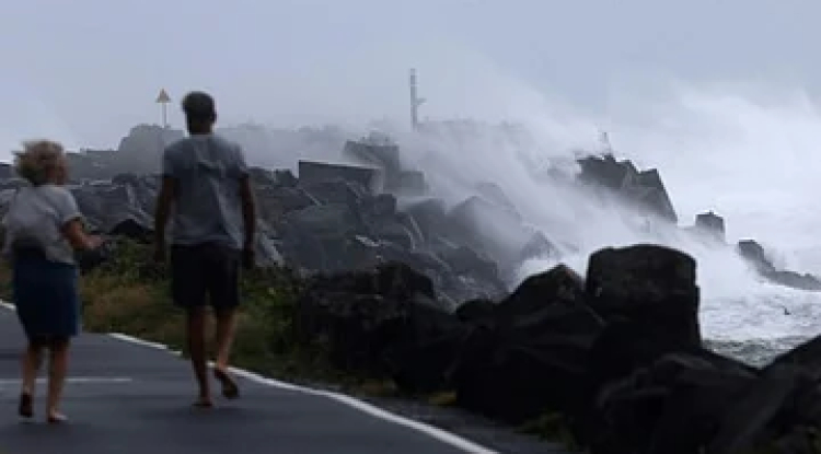 Cyclone Alfred's Fury: A Sign of Things to Come? Climate Change Debate Intensifies