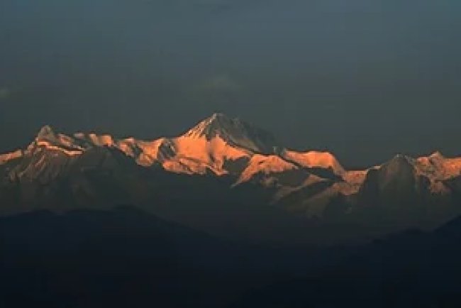 Rescue Operation Launched for Missing Nepalis After Annapurna Avalanche