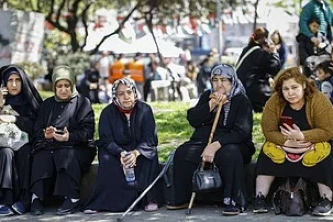 Powerful 6.2-Magnitude Earthquake Strikes Istanbul, Turkey