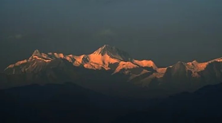 Rescue Operation Launched for Missing Nepalis After Annapurna Avalanche