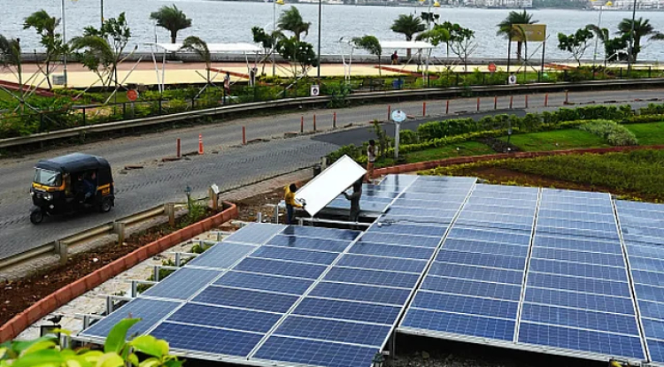 Uttar Pradesh Targets 8 Lakh Rooftop Solar Installations by March 2027