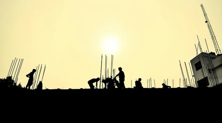 Labour Ministry Issues Advisory to Protect Blue-Collar Workers Amid Rising Heatwaves