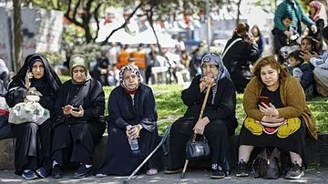 Powerful 6.2-Magnitude Earthquake Strikes Istanbul, Turkey