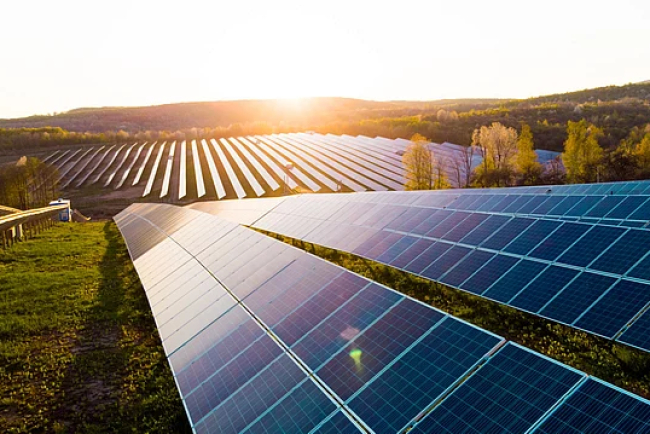 Indian Solar Stocks Fall Amid U.S. Clean Energy Policy Rollbacks