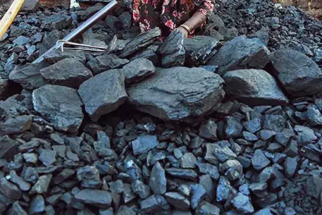 India’s Coal Imports Drop 79% in FY25, Saving $7.93 Billion
