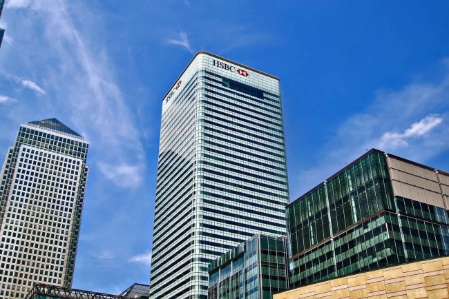 UK Banks Invest More in Fossil Fuels Than Green Projects Despite Net-Zero Claims