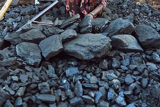 India’s Coal Imports Drop 79% in FY25, Saving $7.93 Billion