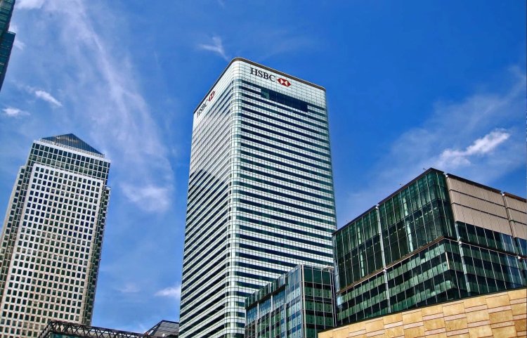 UK Banks Invest More in Fossil Fuels Than Green Projects Despite Net-Zero Claims
