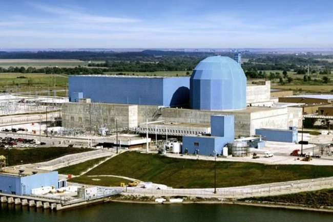 Meta Extends Nuclear Plant Life to Power AI Growth