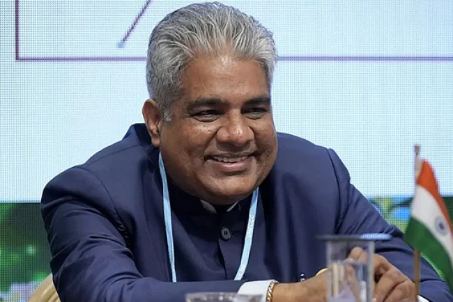 India Combats Plastic Pollution and Air Quality Challenges for a Cleaner Future