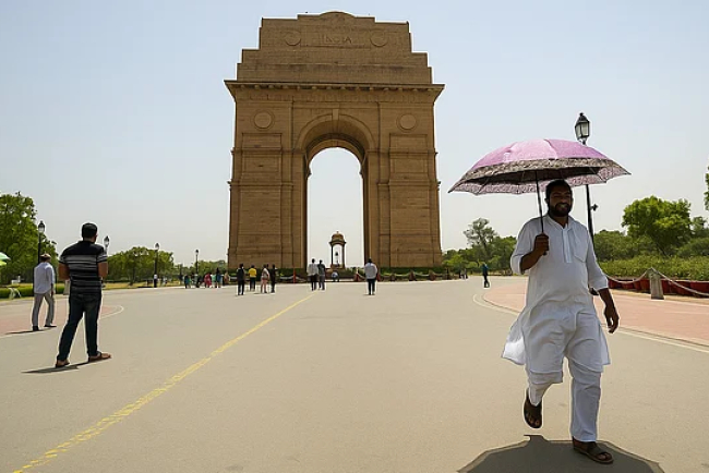 IMD Issues Red Alert for North India as Heatwaves and Unseasonal Rains Strike