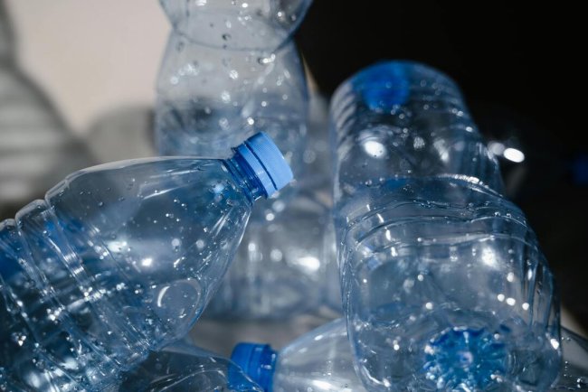South Korea Develops Sunlight-Powered Technology to Turn Plastic Waste into Hydrogen Fuel