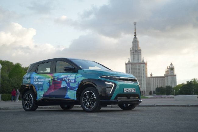 Russia To Test Its New Electric Car ‘Atom’ On Arctic Icebreaker Expedition