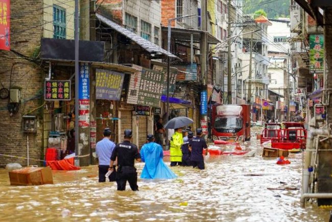 Over 80,000 Evacuated as Severe Flooding Hits Southwest China