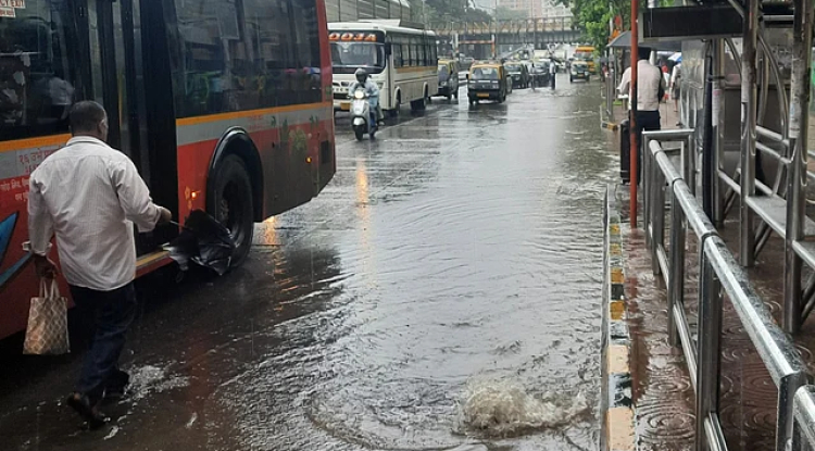 Mumbai Secretariat Issues Vigilance Advisory to Combat Climate Risks