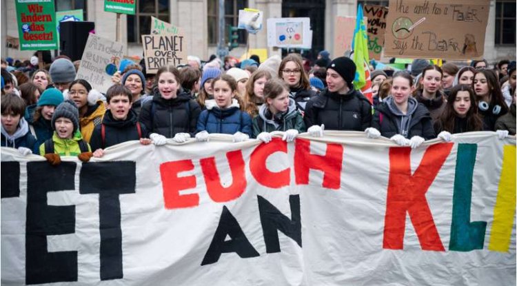 Study Finds Women and Young People Most Affected by Climate Anxiety