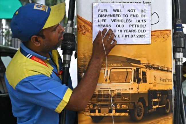 Delhi Bans Fuel for Older Vehicles in New Anti-Pollution Move