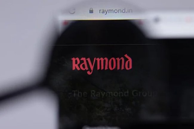 Raymond Realty Lists at ₹1,000, Hits Upper Circuit After Weak Start