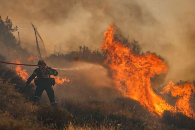 Greece on Alert as Heat and Winds Drive Wildfires Near Athens and Crete