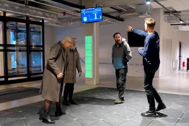 Omani Students Propose Footstep-Powered Walkways to Generate Electricity