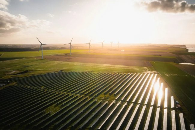 Clean Energy Powers 40% of Global Electricity in 2024
