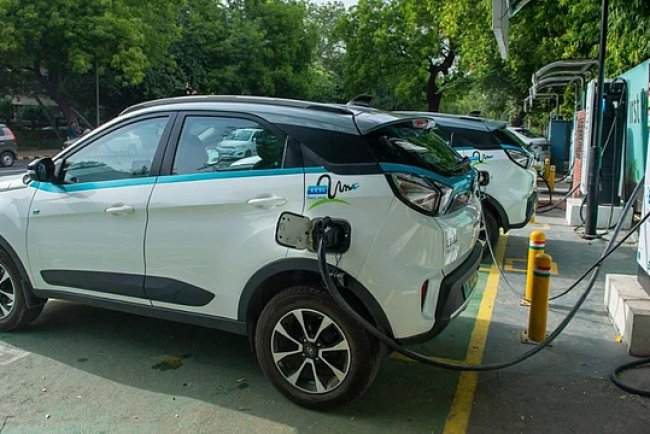 Delhi's EV Policy Extended to 2026, New Framework Under Public Review