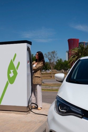 Bp Pulse Opens Largest EV Charging Hub Near LAX