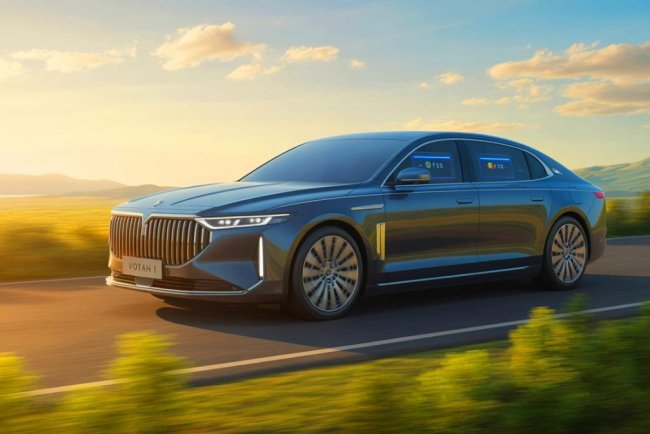 Voyah Passion L Hybrid Pushes Limits of Range and Performance