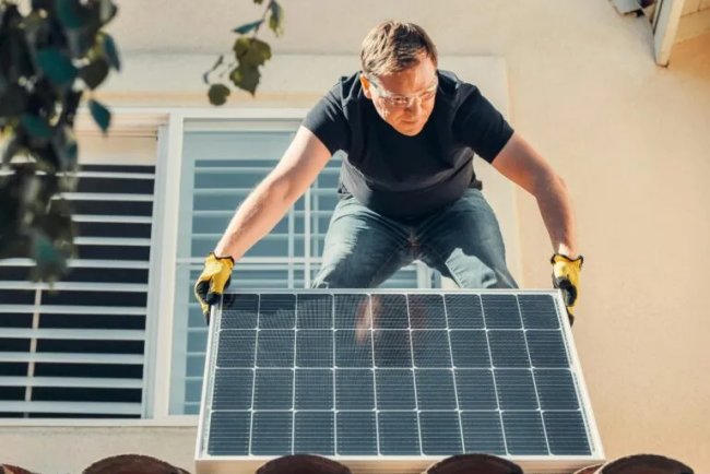 UK Solar Panel Rules for New Homes: Costs, Savings, and Impact for Buyers