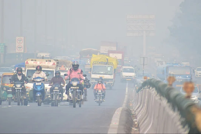 Air Pollution Cuts Life Expectancy in India, Rural Women Most at Risk