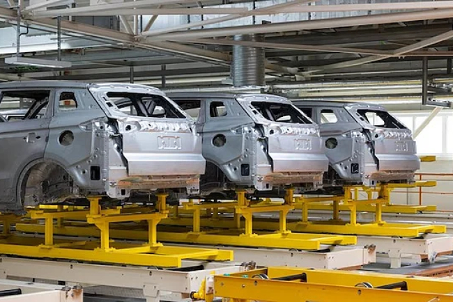 India’s Passenger Vehicle Sales to See Modest Growth Amid Inventory Challenges