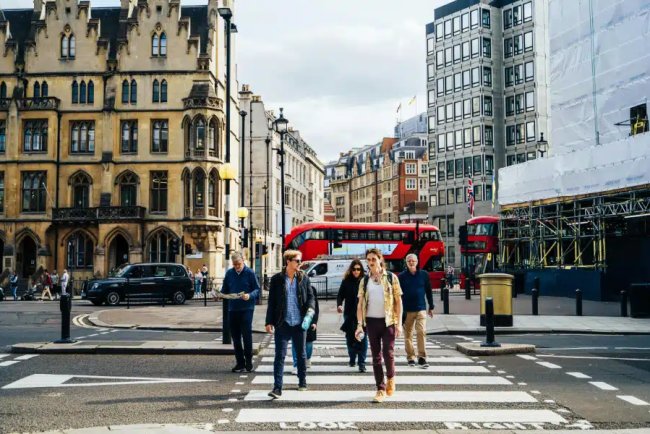 UK’s Richest Households Set to Drive Surge in Travel Emissions, Study Warns