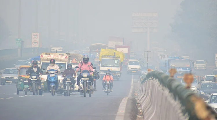 Air Pollution Cuts Life Expectancy in India, Rural Women Most at Risk