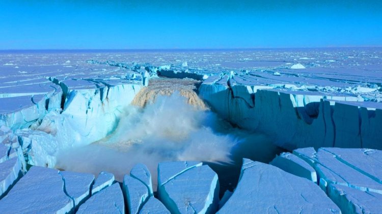 Terrifying Subglacial Flood Shatters Greenland Ice, Revealing Unprecedented Climate Impacts