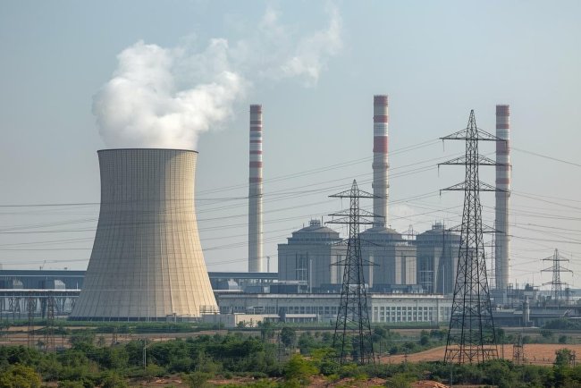 India Cuts Power-sector CO₂ Emissions by 1% in 2025