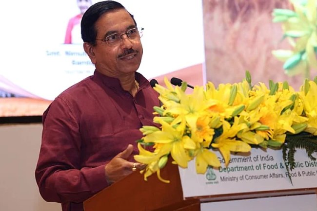 GST Cut to 5% Promises ₹1.5 Lakh Crore Savings for Renewable Energy Investors—Pralhad Joshi