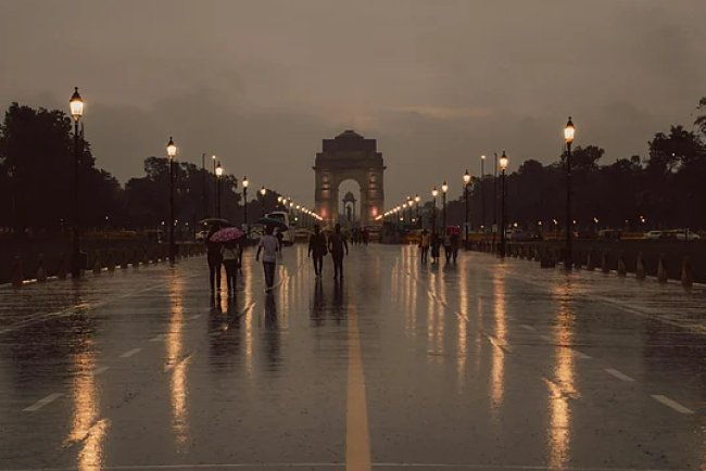 Delhi Braces for October Chill Amid Rain and Temperature Drop
