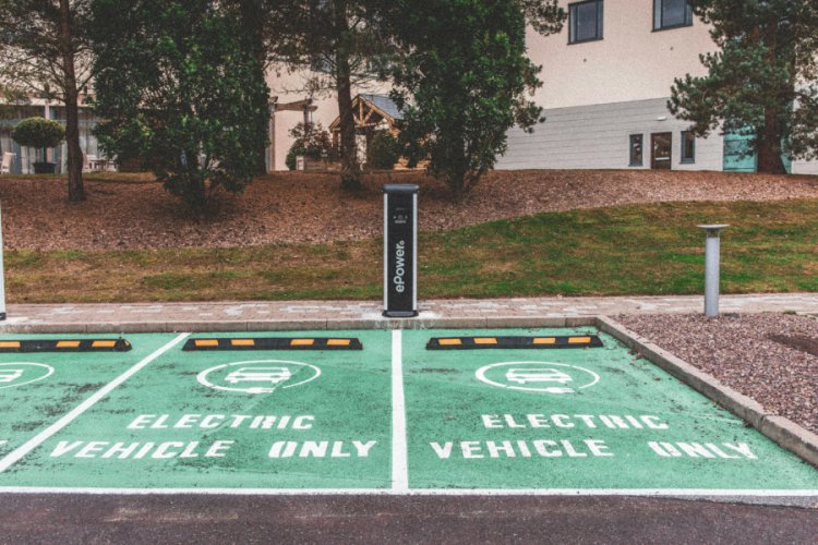 Electric and Hybrid Cars Represent More Than 40% Of EU’s 2024 Car Imports