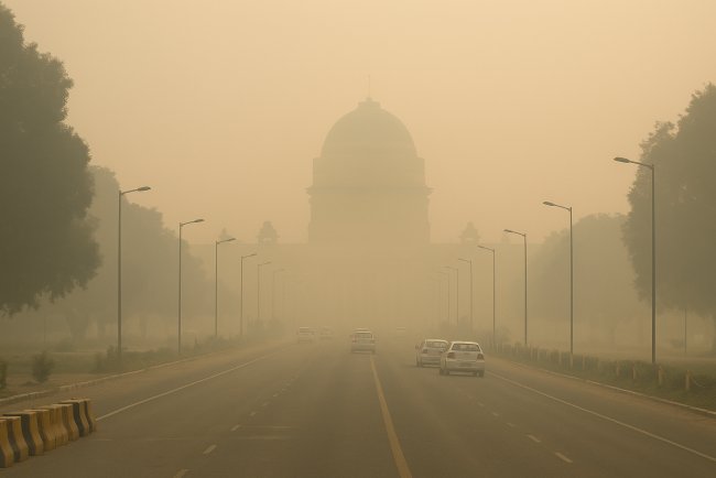 Delhi’s Air Turns Toxic: AQI Climbs Beyond 300