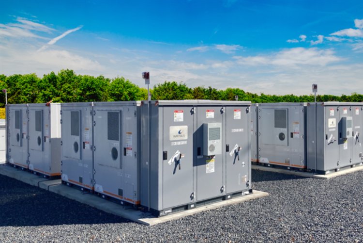Global Battery Storage Installations Surge 29% Year-on-Year
