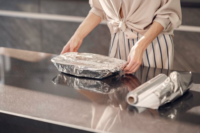 Aluminium Foil in the Kitchen: Safe Tool or Hidden Risk?