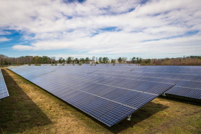 Solar Power Leads EU Electricity Mix with Record 12.5% Share in 2025
