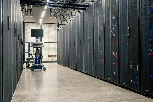 Global CEOs Plan to Expand AI Investment Despite Environmental Concerns