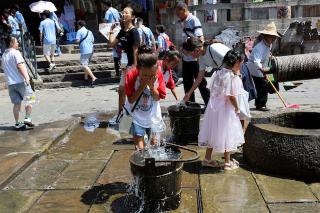 China Records Highest Number Of High-temperature Days In 2025